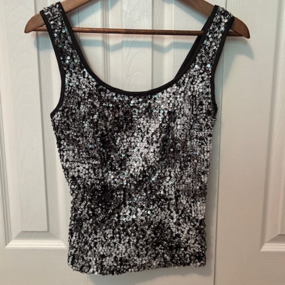 Sequin shell in black, gray and silver in size small